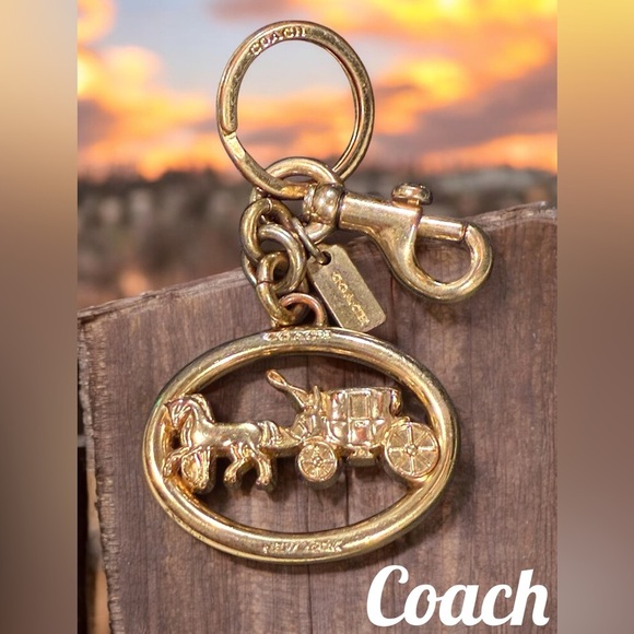 Coach Gold Tone Horse & Carriage Key Fob, Keychain Bag Charm! Fancy up your bag! - Picture 6 of 7